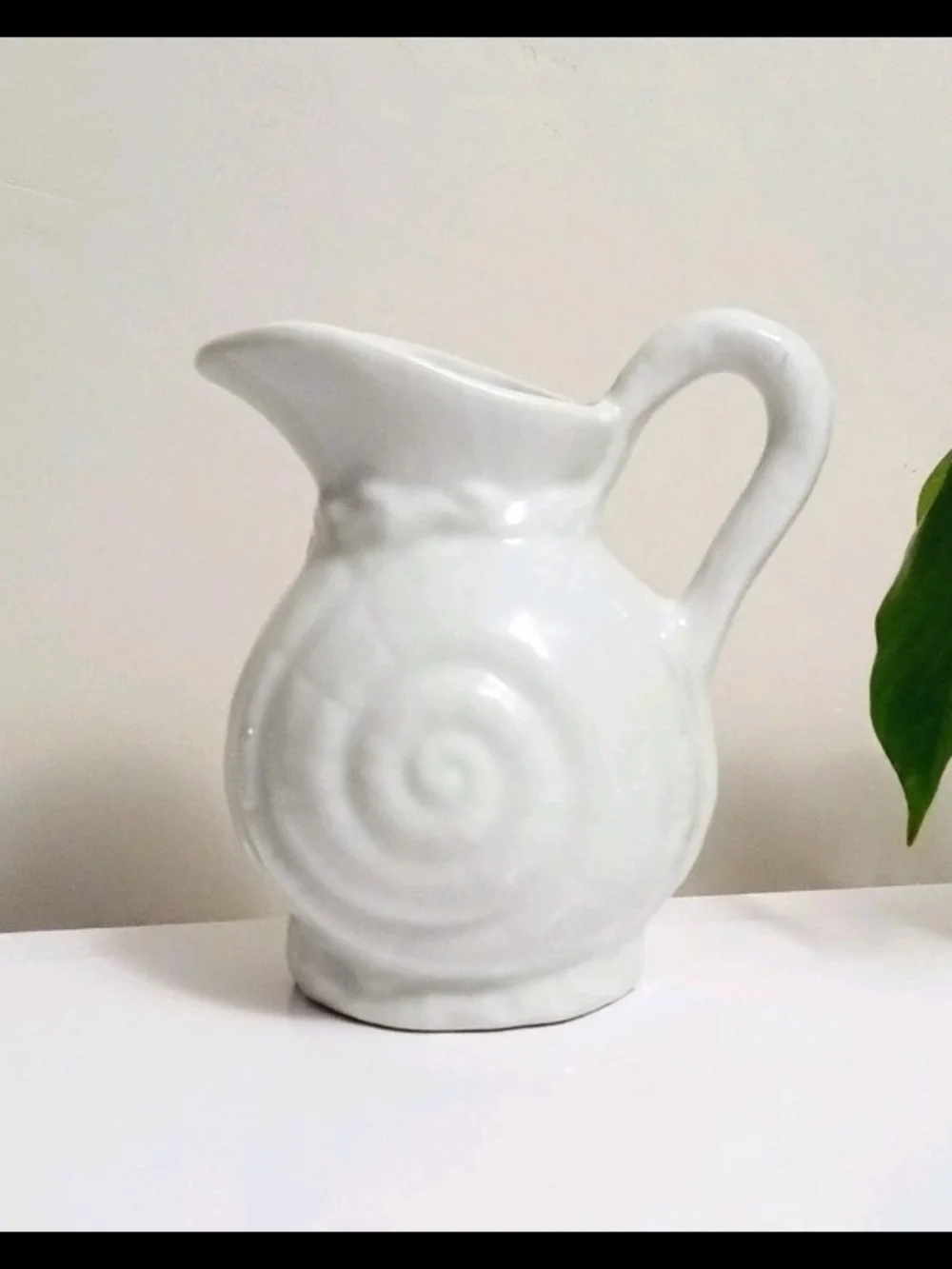 Neptune Pattern Creamer/ Vase/Or Vanity Organizer White Ceramic Made In Thailand